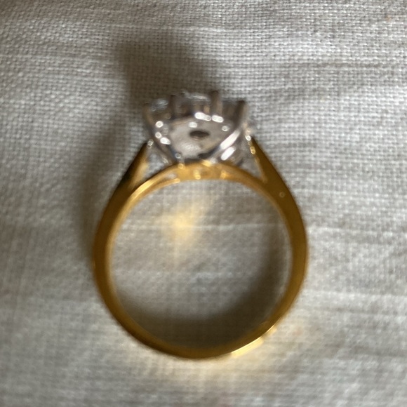 NWOT ZALKARI Premium Silver gold plated sz.6 ring w/rhinestones in a square. $30 - Picture 3 of 6